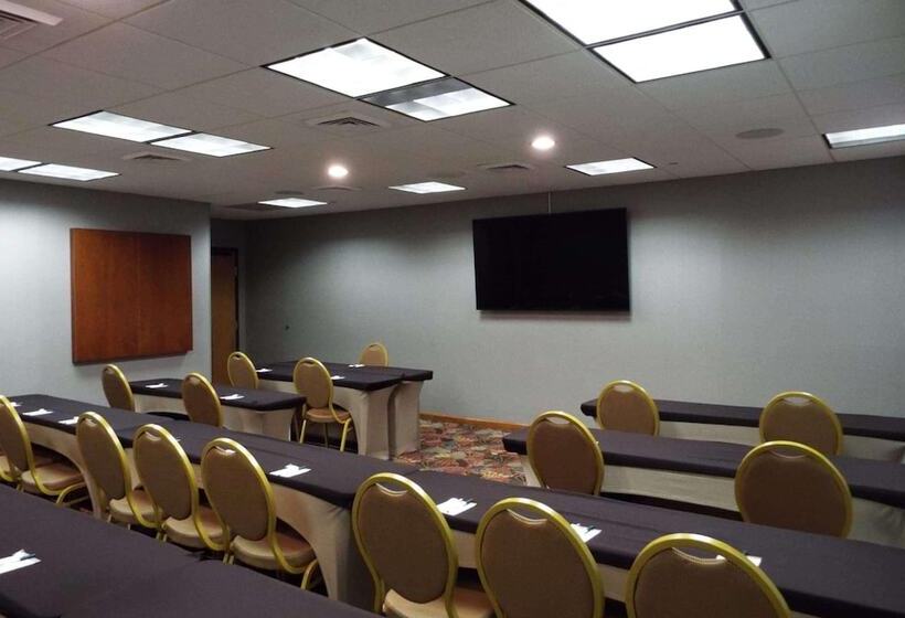 هتل Spark By Hilton Greensboro