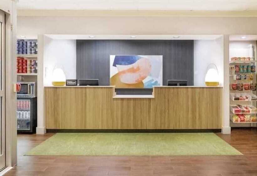 هتل Spark By Hilton Greensboro