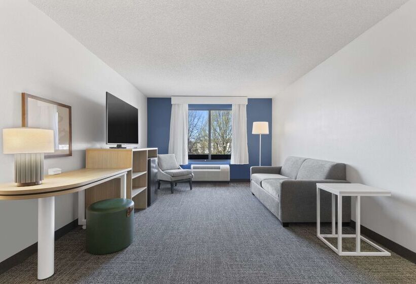 هتل Spark By Hilton Greensboro