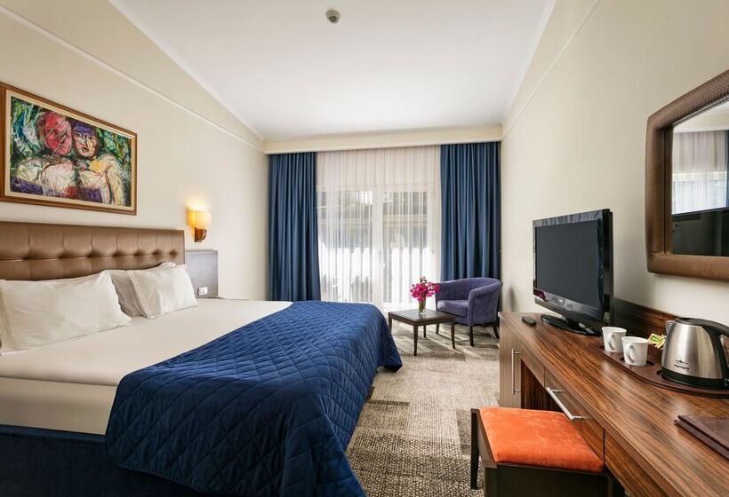 منتجع Pine Beach Belek