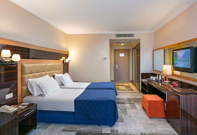 منتجع Pine Beach Belek