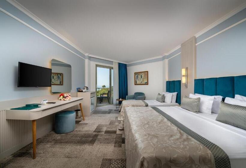 منتجع Pine Beach Belek