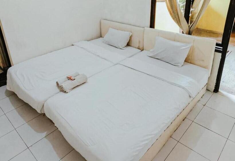 هتل De Luck Homestay Near Alun Alun Sidoarjo Mitra Reddoorz