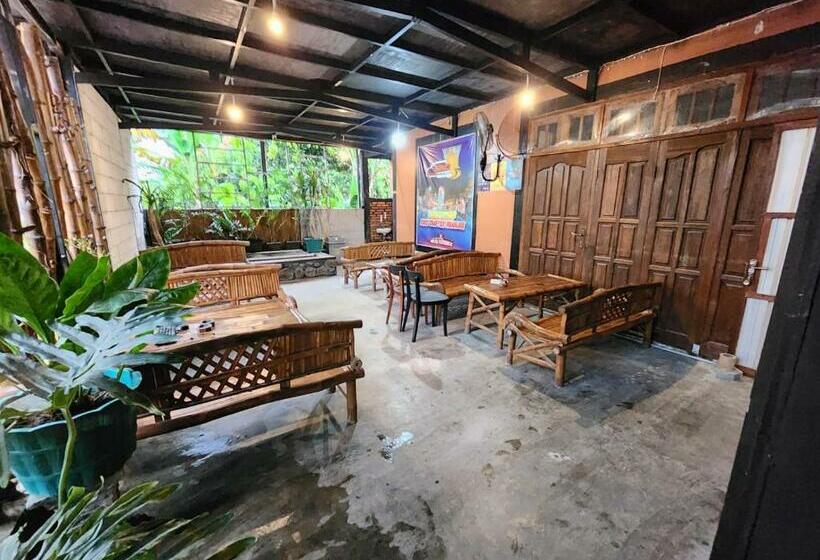 호텔 Omah Pandhoek Family Syariah By Stayku