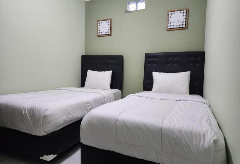 호텔 Omah Pandhoek Family Syariah By Stayku