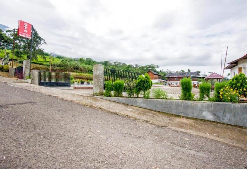 בית מלון כפרי Oyo 3087 Putri Sriwijaya  & Resort Syariah