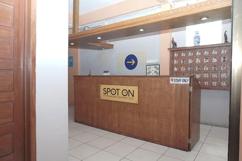 فندق Spot On 2200  Gunung Sari