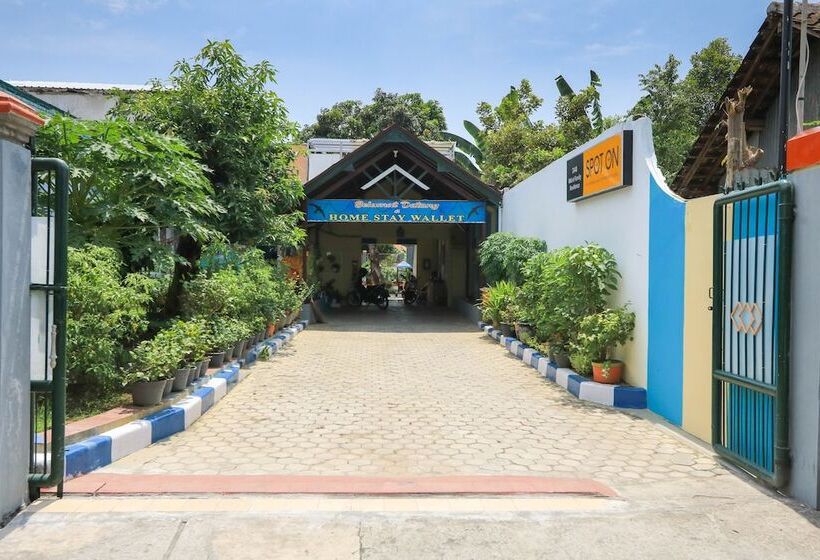 Отель Spot On 2440 Wallet Family Residence Syariah