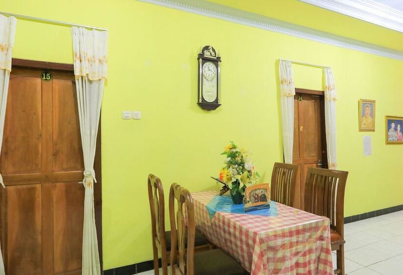 Отель Spot On 2440 Wallet Family Residence Syariah
