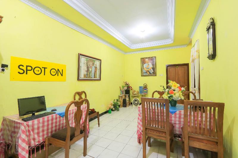 Отель Spot On 2440 Wallet Family Residence Syariah