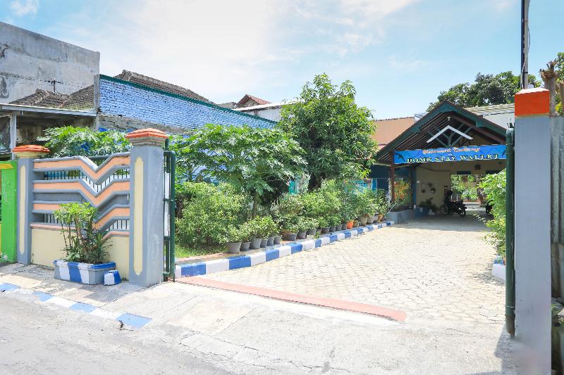 Отель Spot On 2440 Wallet Family Residence Syariah