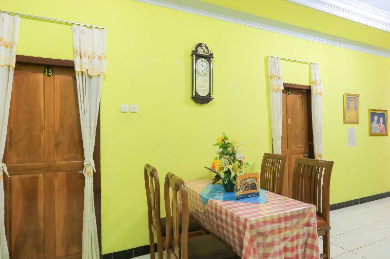 Отель Spot On 2440 Wallet Family Residence Syariah