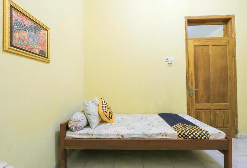 Отель Spot On 2440 Wallet Family Residence Syariah
