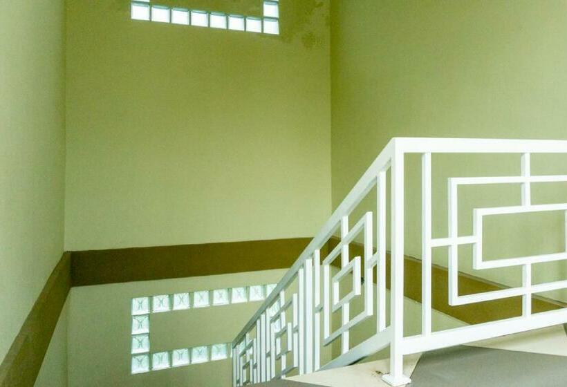 펜션 Reddoorz Near Benteng Van Den Bosch