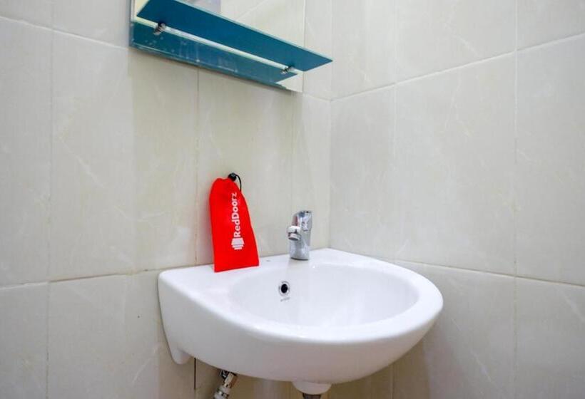 پانسیون Reddoorz Near Stadion 45 Karanganyar