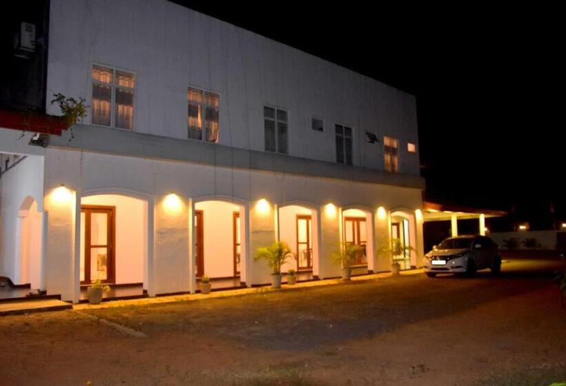 بنسيون Wingate Hotel Wilgamuwa
