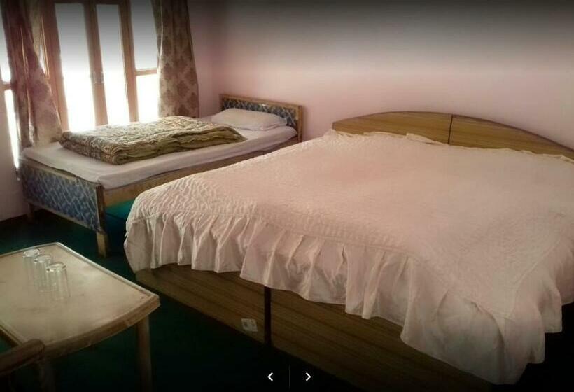 Tridev Hotel And Restaurant