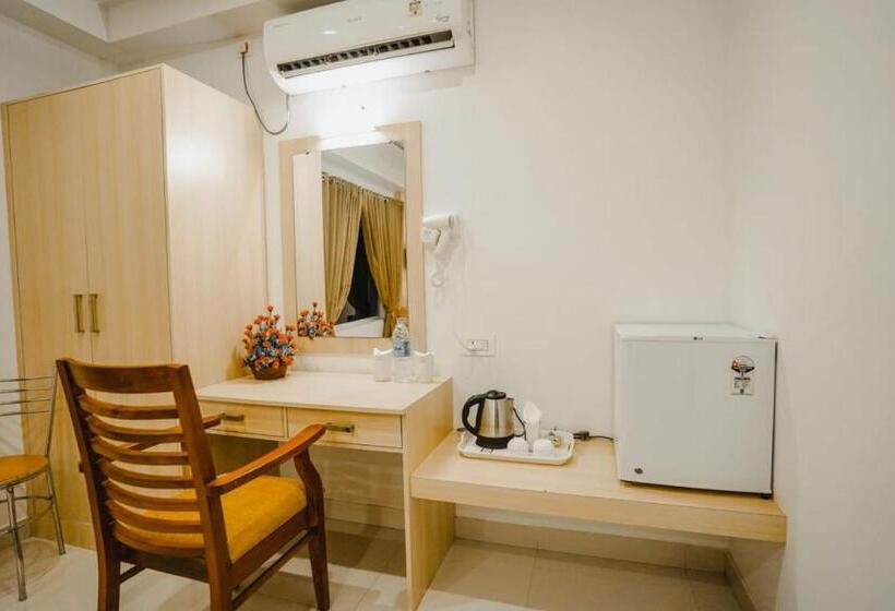 Отель Athirappilly Rainland Resort