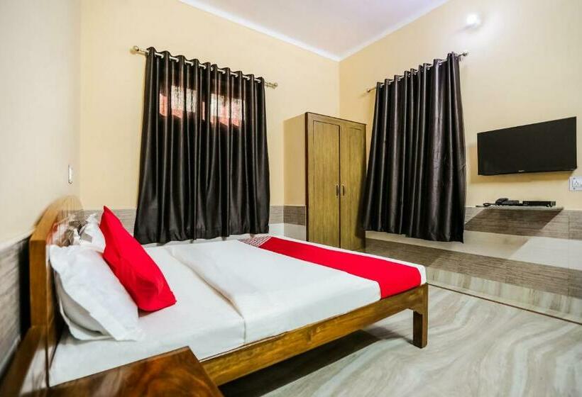 فندق Oyo 40880  Shashi