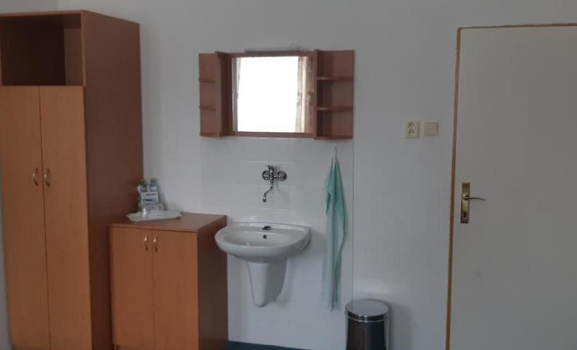 膳宿费 Chata Na Souši