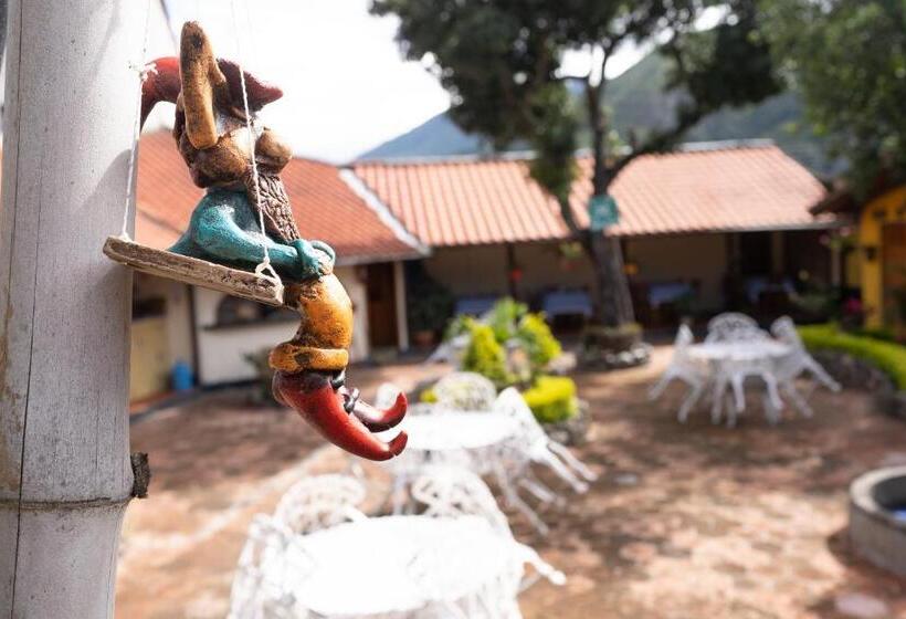 پانسیون Hostal Jardín Escondido