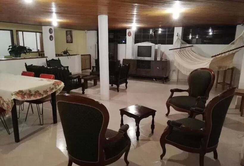 פנסיון Hostel La Abuela