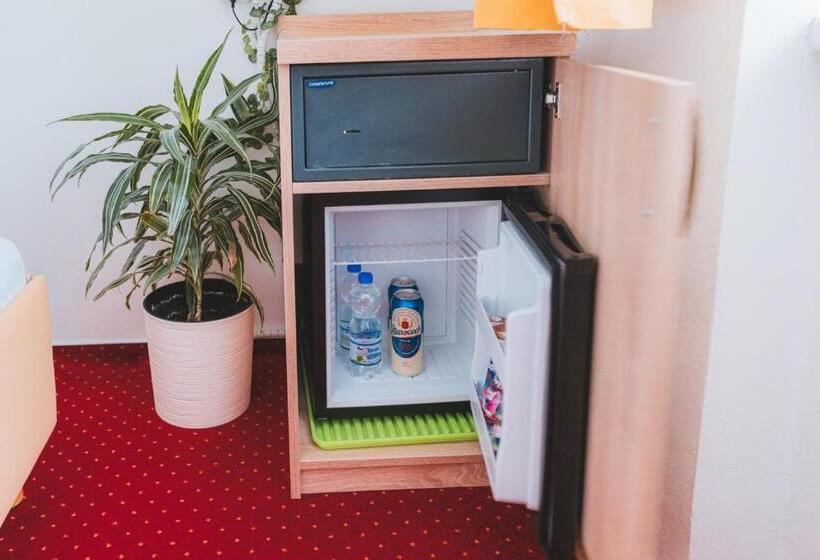 پانسیون Kavárna A Penzion Reichl