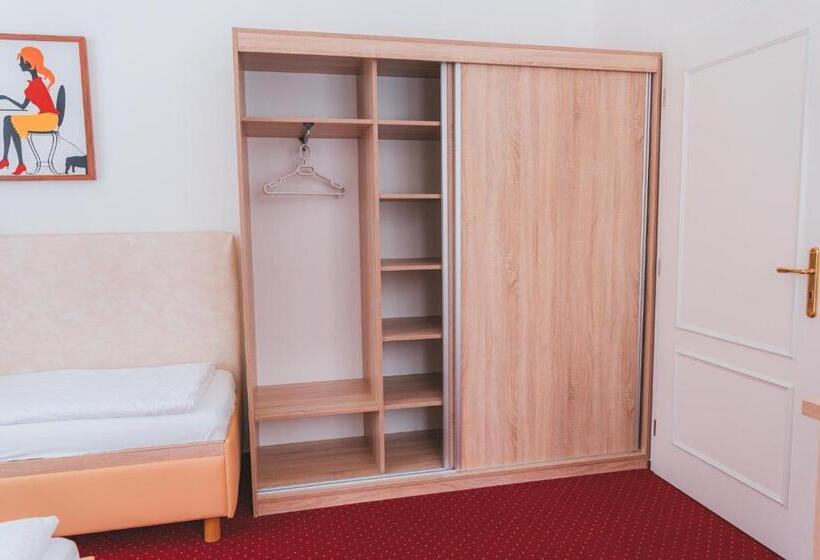 پانسیون Kavárna A Penzion Reichl