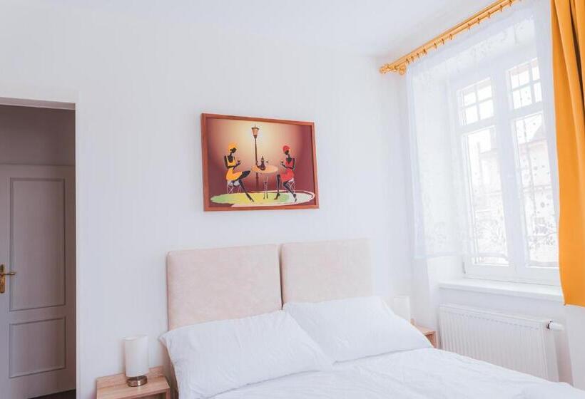 پانسیون Kavárna A Penzion Reichl