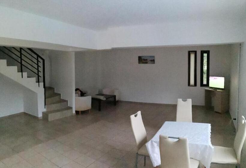 پانسیون Natalia Guesthouse