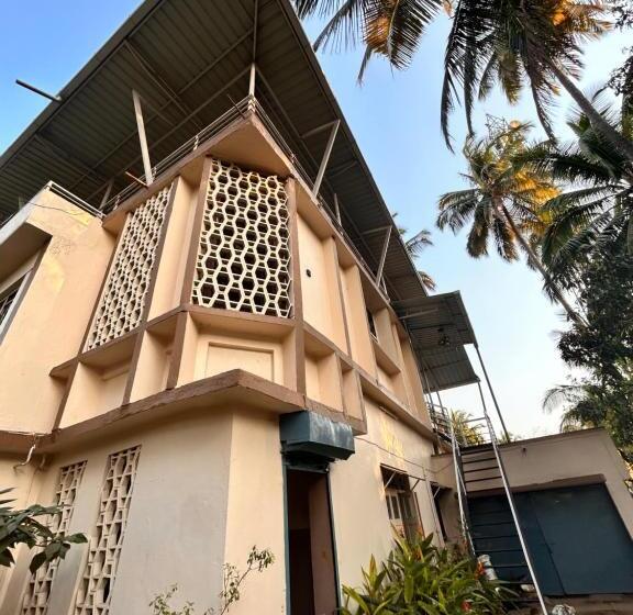 Пансион Pebble Bay Home Stay