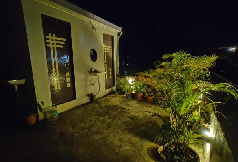 Пансион Pebble Bay Home Stay
