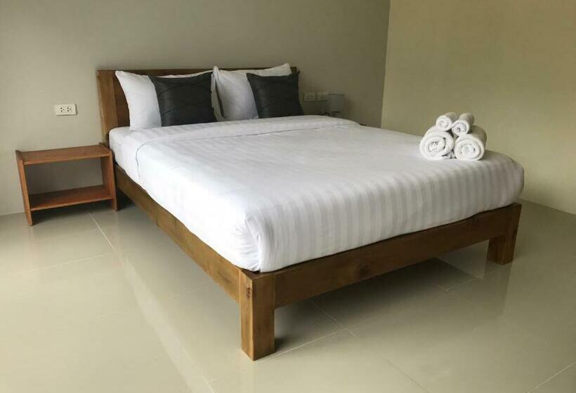 הוסטל Snooze Inn Phuket   Free Shuttle To Bang Rong Pier