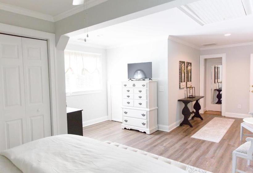 Ava House Bed & Breakfast