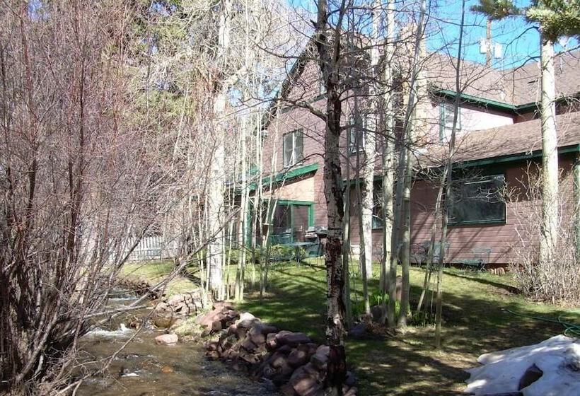 Bed and Breakfast Dodgeton Creek Inn