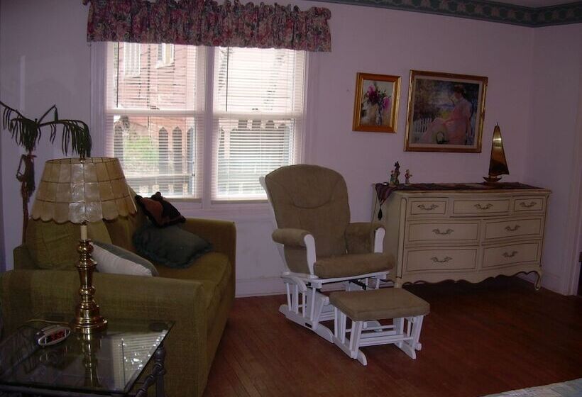 Bed and Breakfast Dodgeton Creek Inn