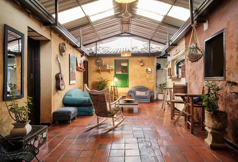 تختخواب و صبحانه Hostal Colonial De Santander