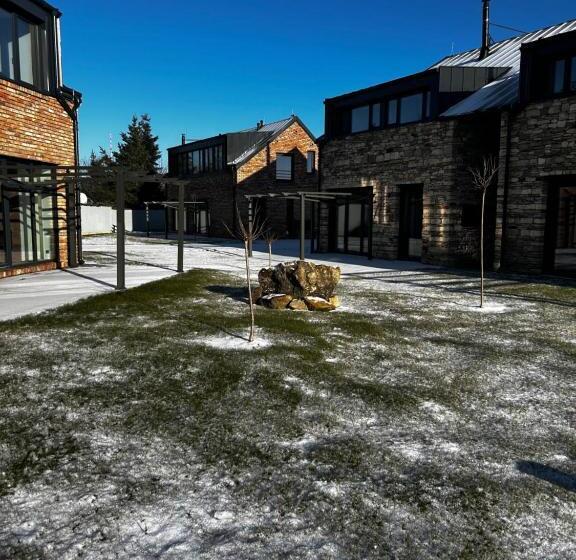 בית מלון כפרי Palace Resort Jíloviště