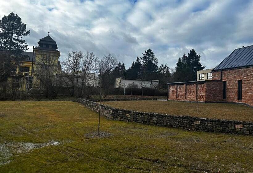 בית מלון כפרי Palace Resort Jíloviště