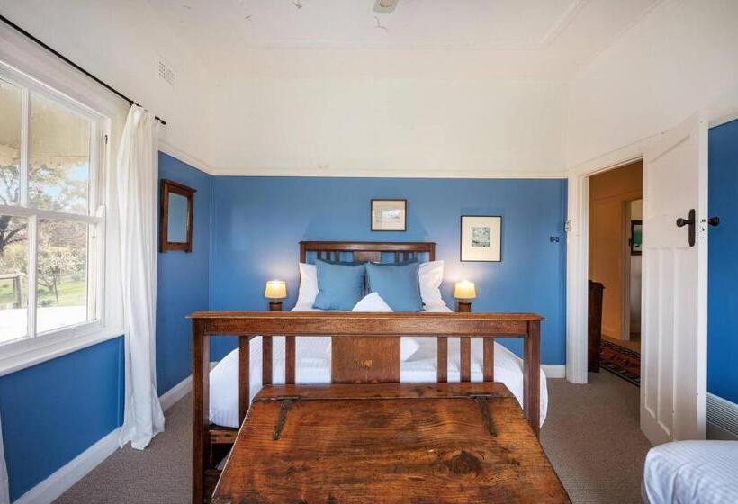 Отель Experience Country Mudgee At Lone Pine Farmhouse