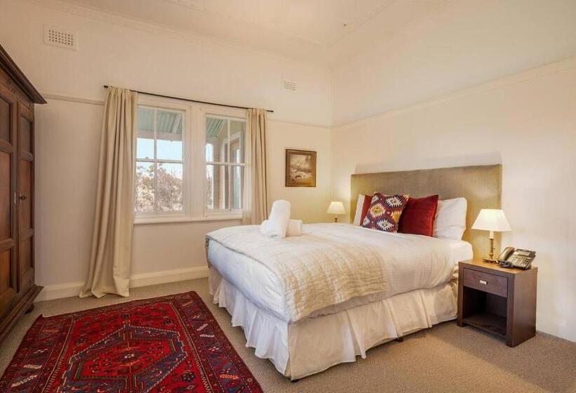 Отель Experience Country Mudgee At Lone Pine Farmhouse