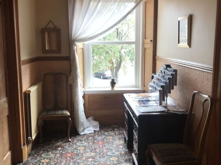 פנסיון Dunclutha Guest House