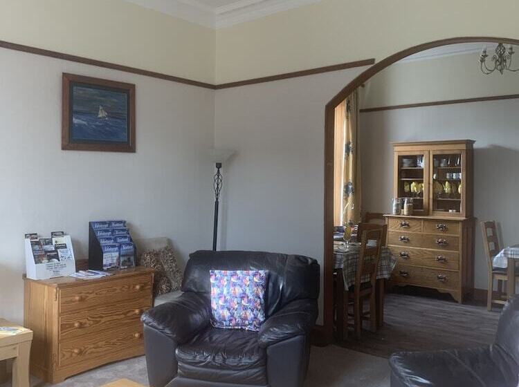 פנסיון Dunclutha Guest House