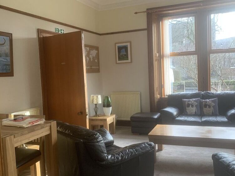 פנסיון Dunclutha Guest House