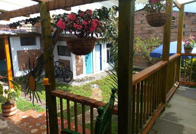 פנסיון Hostal Macondo Inn