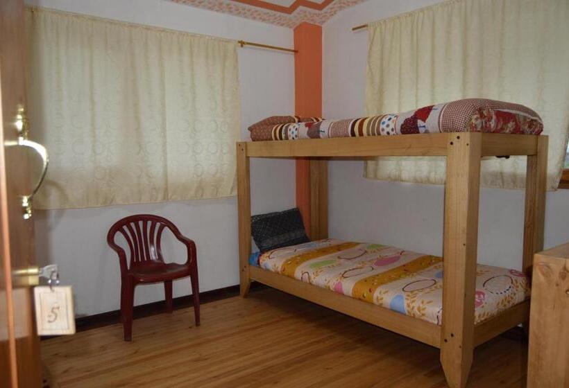 پانسیون Kuyllur ñán