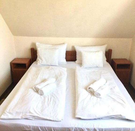 ペンション Monica