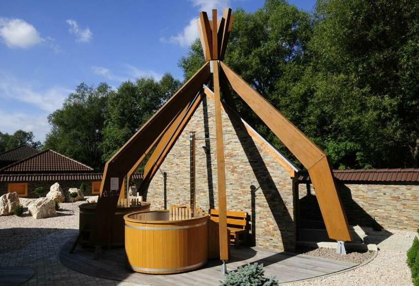 فندق صغير Country Saloon Belá