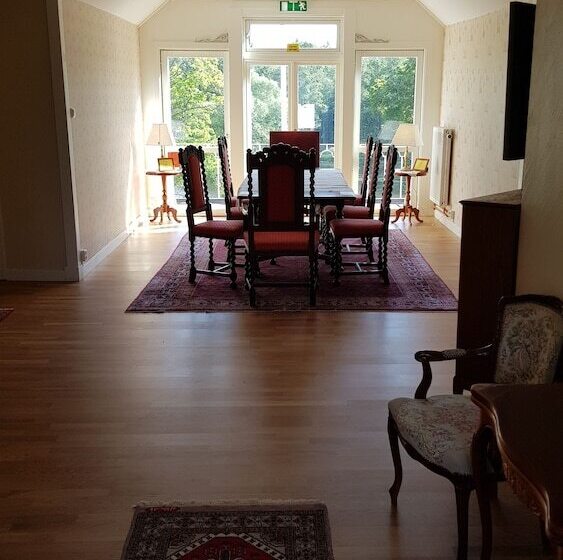 فندق صغير Kolbäcks Gästgivaregård