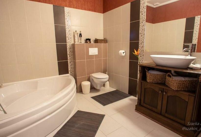 住宿加早餐  Pollushof Panzió és étterem